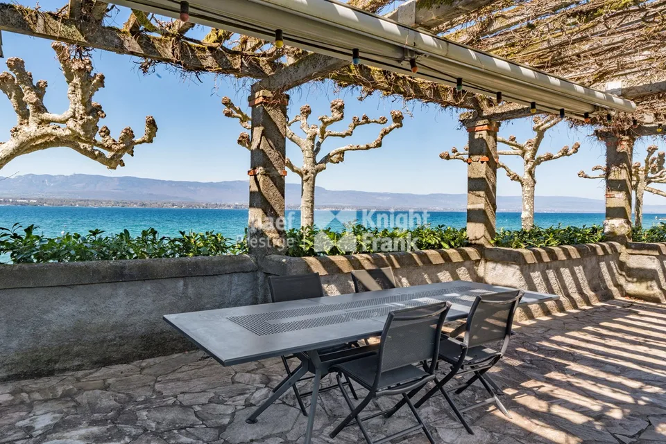 OFF-MARKET : Propriété au bord du lac