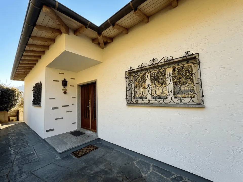 BOSCO LUGANESE | Casa Bifamiliare con Giardino Vista Lago