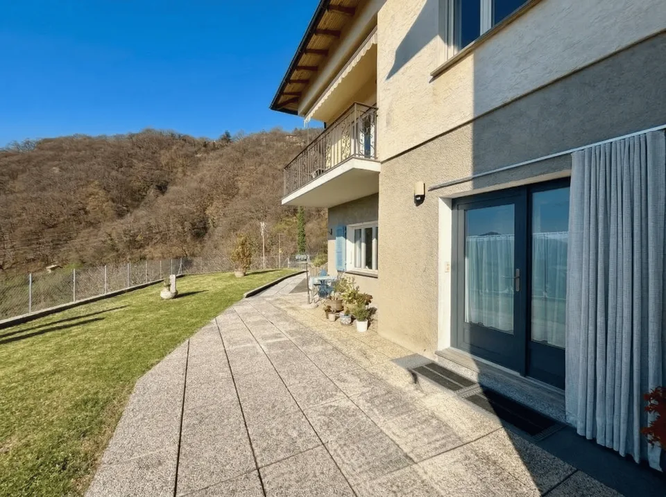 BOSCO LUGANESE | Casa Bifamiliare con Giardino Vista Lago
