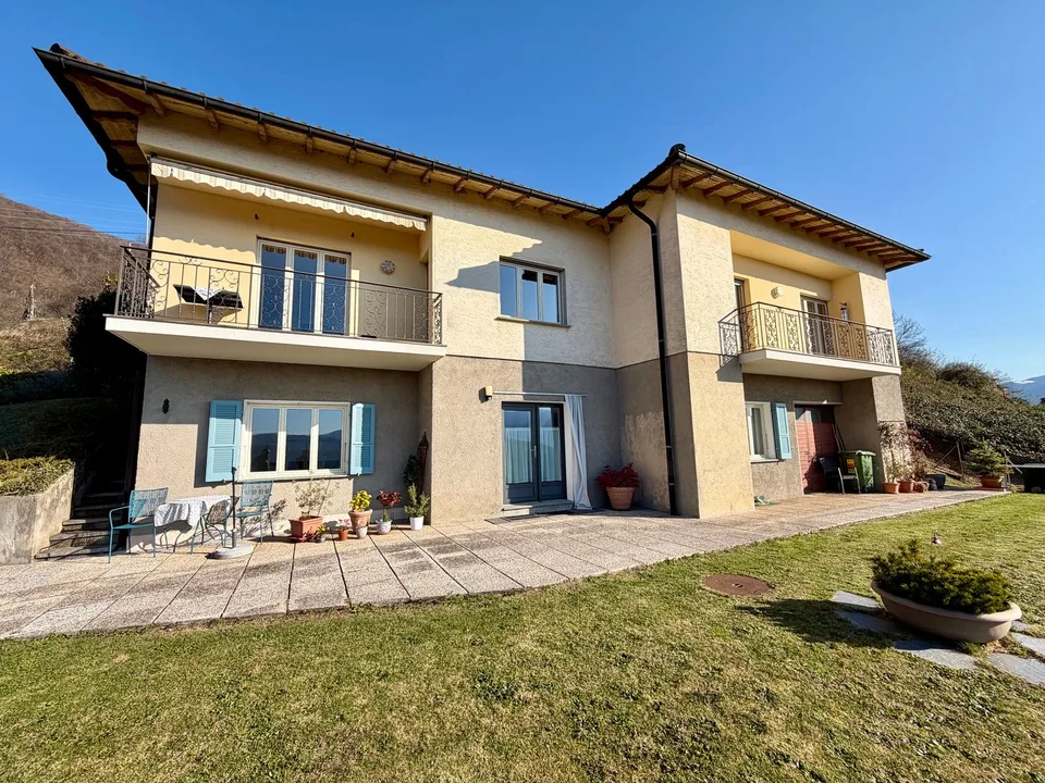 BOSCO LUGANESE | Casa Bifamiliare con Giardino Vista Lago