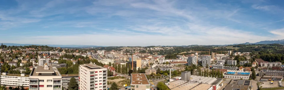 La ville comme décor, la hauteur comme privilège