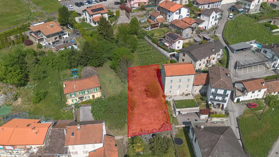 Terreno edificabile con licenza a Mezzovico