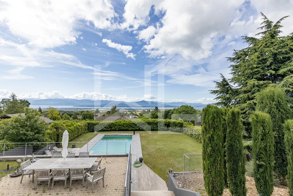 Grosso potenziale per questa proprietà con vista lago