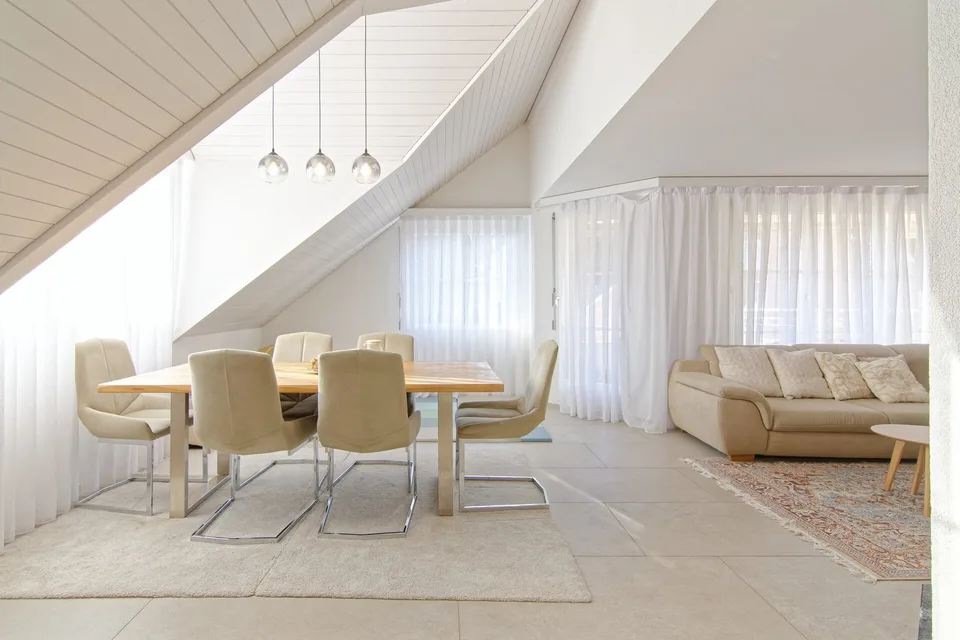 Grosse, helle 4.5-Zimmer Dachwohnung mit Galerie