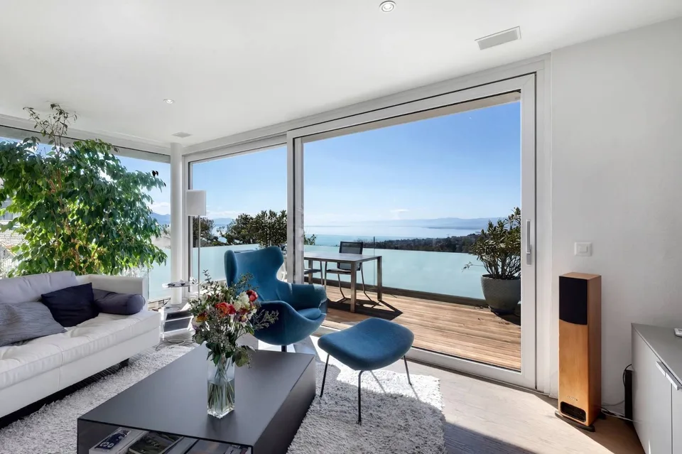 Nel cuore del villaggio, superbo duplex con bella vista sul lago