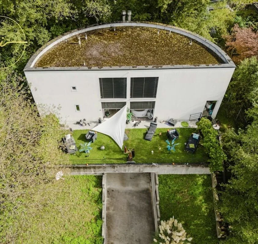 Villa exclusive et moderne avec vue imprenable et aménagements de haute qualité