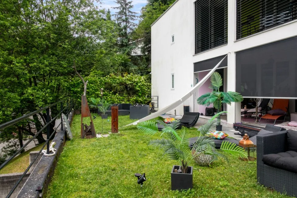 Villa exclusive et moderne avec vue imprenable et aménagements de haute qualité