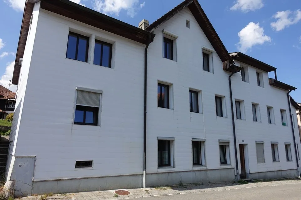 Tramelan - Locatif de 3 appartements + 3 garages