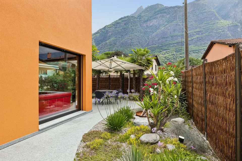 Neuwertiges Haus mit mediterranem Garten und separatem Hobbyraum – Foto 7 von 13