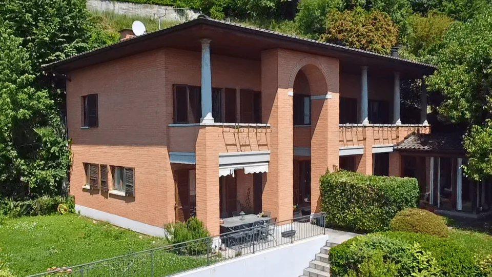 Incantevole Villa a Vacallo – 5.5 nel verde con vista panoramica