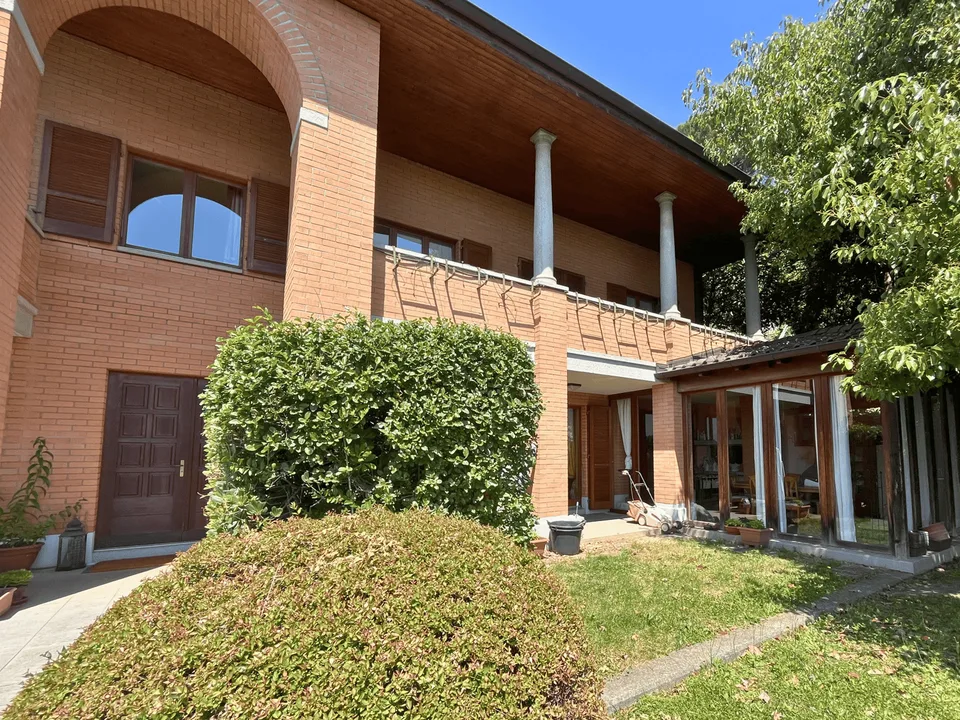 Incantevole Villa a Vacallo – 5.5 nel verde con vista panoramica