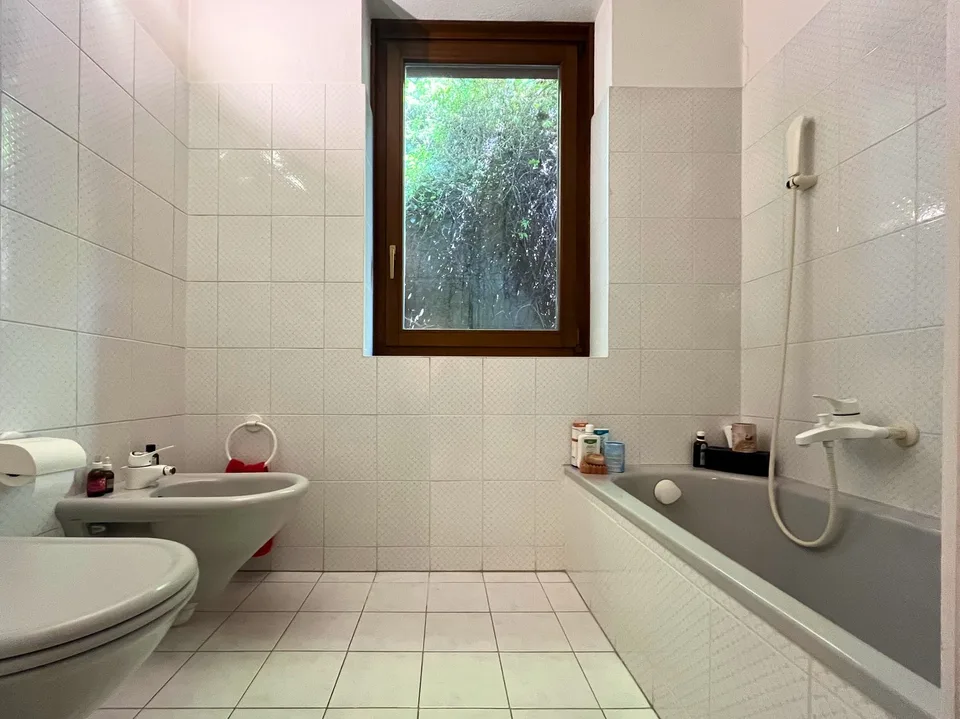 Bezaubernde Villa in Vacallo – 5.5 Zimmer im Grünen mit Panoramablick – Foto 12 von 17