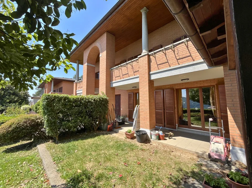 Incantevole Villa a Vacallo – 5.5 nel verde con vista panoramica