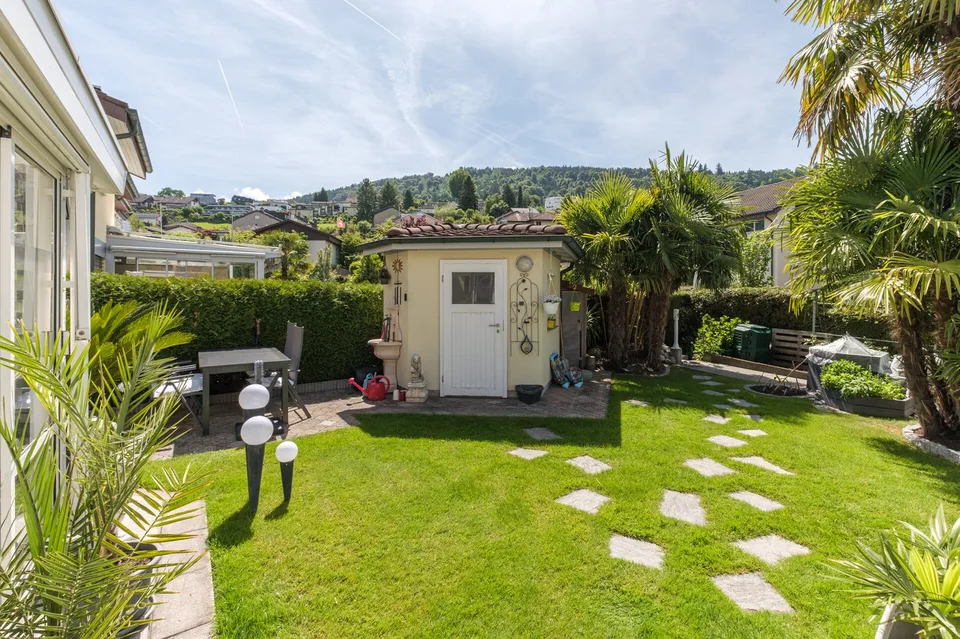 Maison mitoyenne charmante avec jardin d'hiver et idylle de jardin