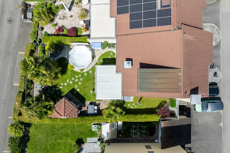 Maison mitoyenne charmante avec jardin d'hiver et idylle de jardin