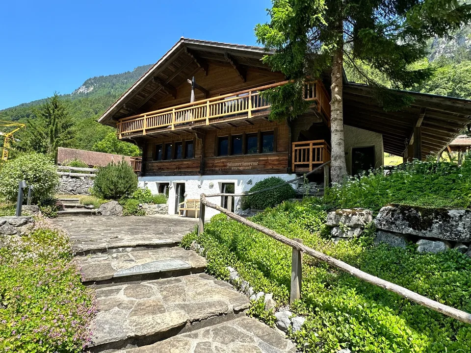 Charmantes Chalet-Haus mit vielen Nebengebäude in idyllischer Berglage in Gündlischwand