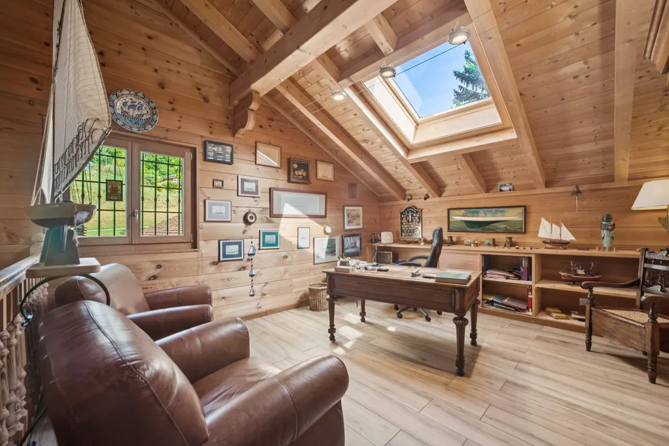 Un chalet d’exception avec vue sur le lac et la forêt, jardin, garage box double