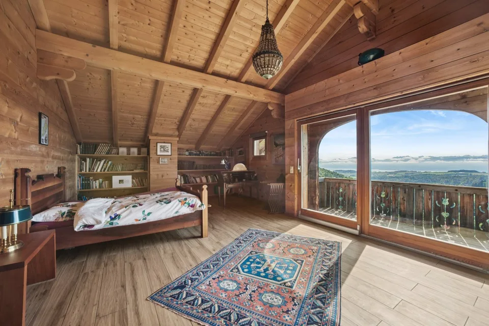 Un chalet d’exception avec vue sur le lac et la forêt, jardin, garage box double
