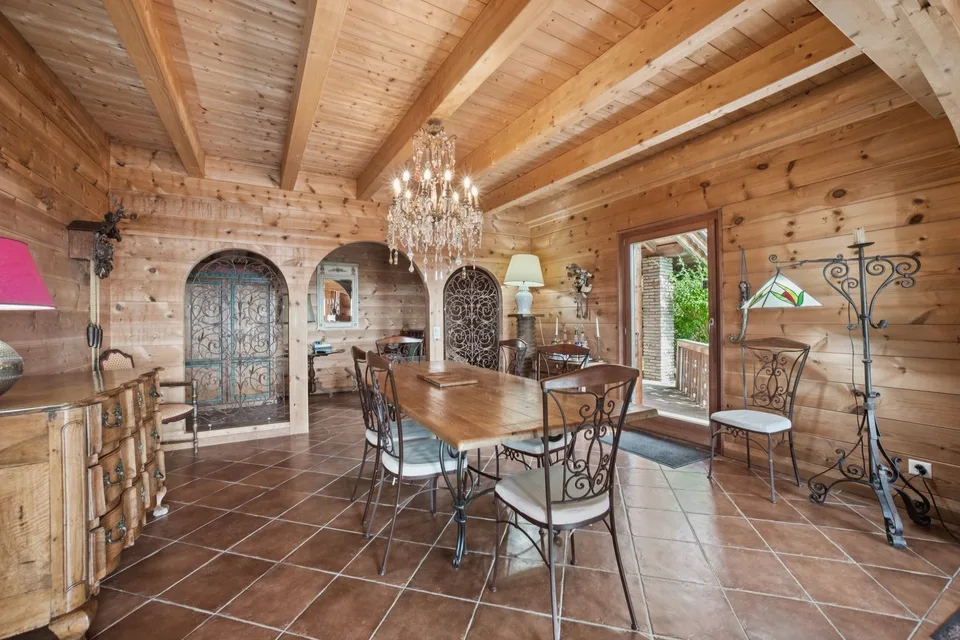 Un chalet d'eccezione con vista sul lago e sulla foresta, giardino, garage doppio – foto 9 di 19