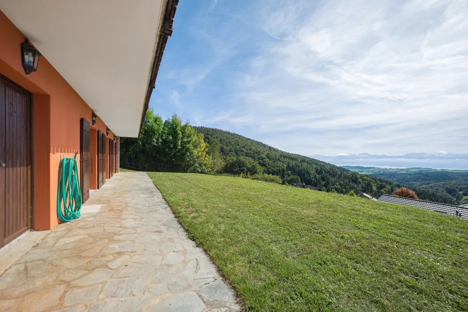 Un chalet d'eccezione con vista sul lago e sulla foresta, giardino, garage doppio – foto 16 di 19