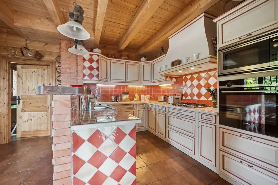 Un chalet d'eccezione con vista sul lago e sulla foresta, giardino, garage doppio – foto 10 di 19