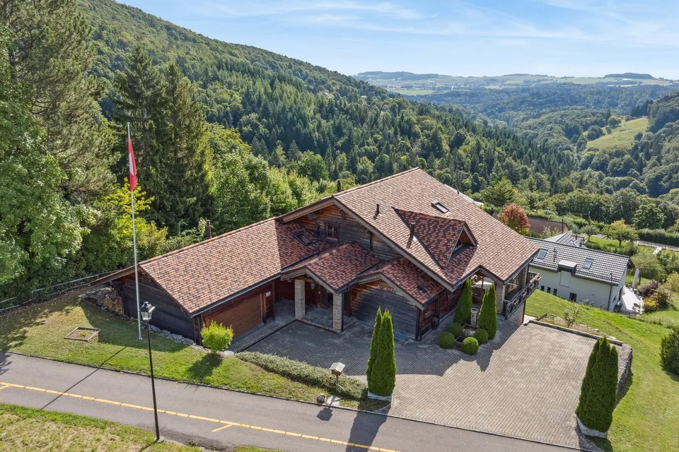 Un chalet d'eccezione con vista sul lago e sulla foresta, giardino, garage doppio – foto 6 di 19