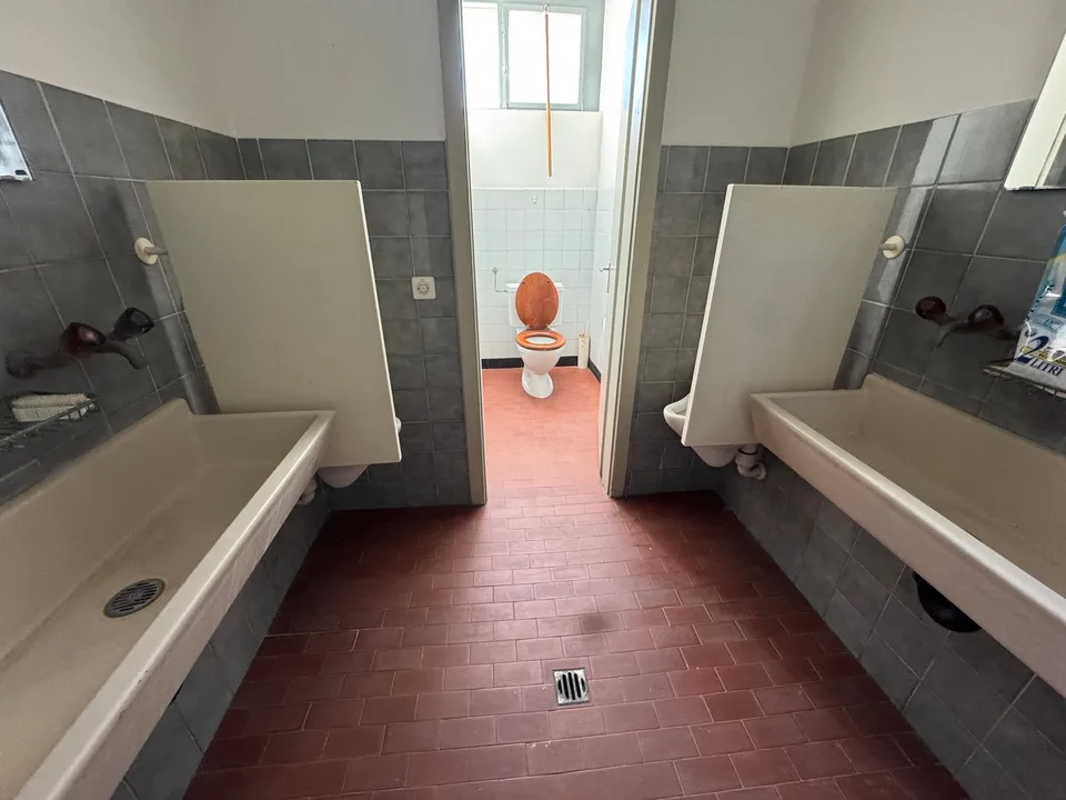 Vente ou location d'un immeuble artisanal/commercial/administratif avec bureaux à Balerna