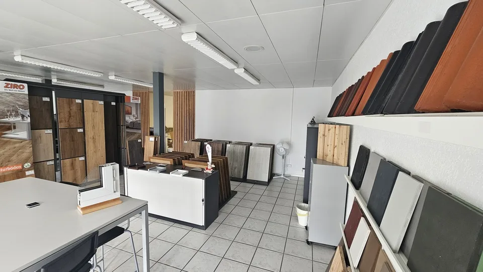 Terreno in vendita - Spazio commerciale e appartamento di 4.5 locali