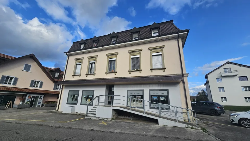 Lot à vendre - Surface commerciale et appartement de 4.5 pièces