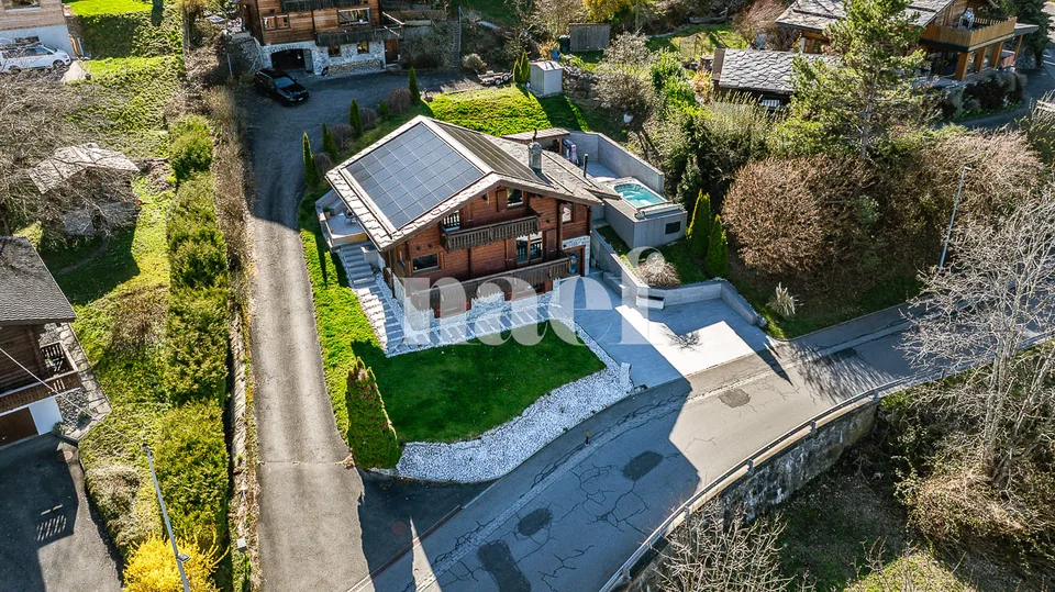 Magnifique chalet rénové avec jacuzzi et piscine à contre-courant à vendre à Choëx