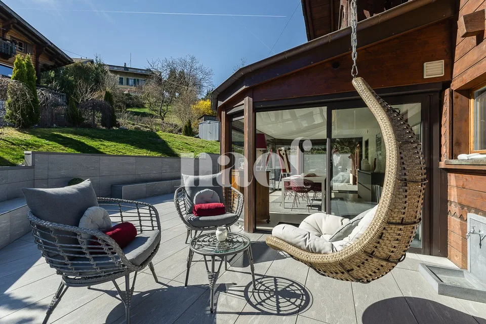 Meraviglioso chalet ristrutturato con idromassaggio e piscina a controcorrente in vendita a Choëx