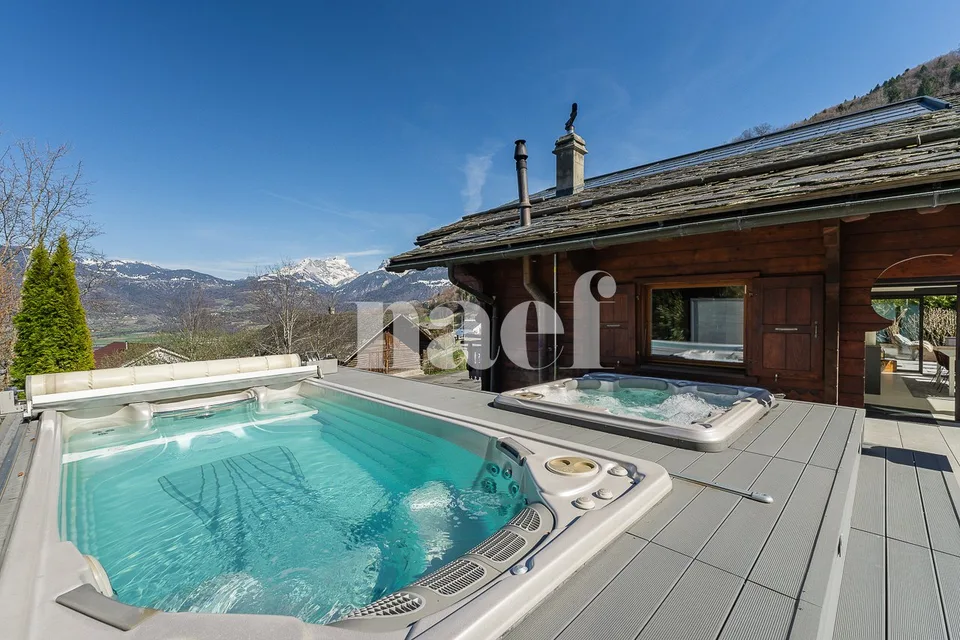 Meraviglioso chalet ristrutturato con idromassaggio e piscina a controcorrente in vendita a Choëx