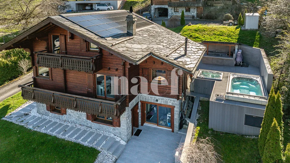 Meraviglioso chalet ristrutturato con idromassaggio e piscina a controcorrente in vendita a Choëx