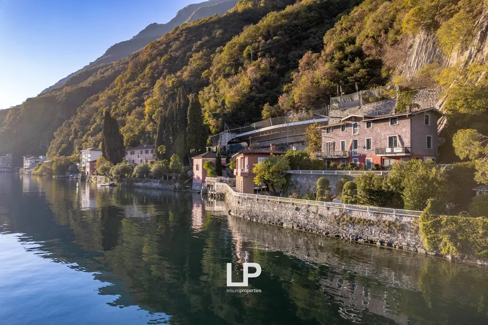 Villa in Valsolda direkt am See