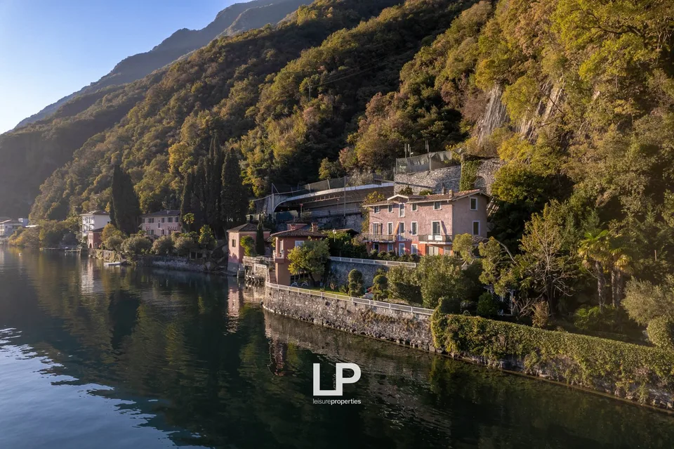 Villa in Valsolda direkt am See