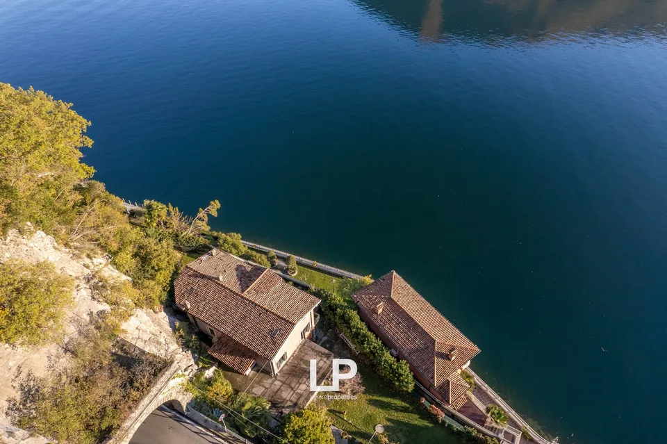 Villa in Valsolda direkt am See