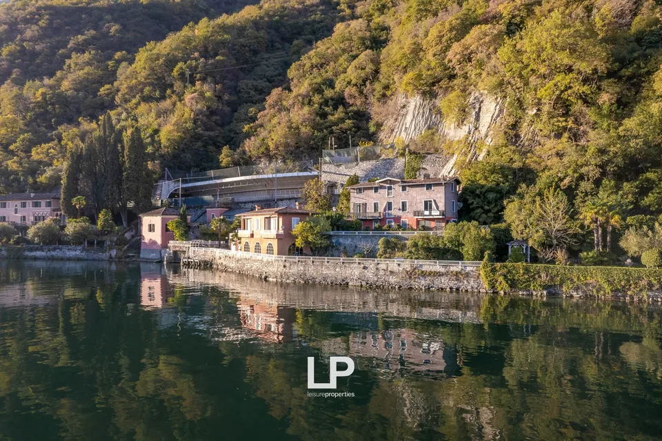 Villa in Valsolda direkt am See