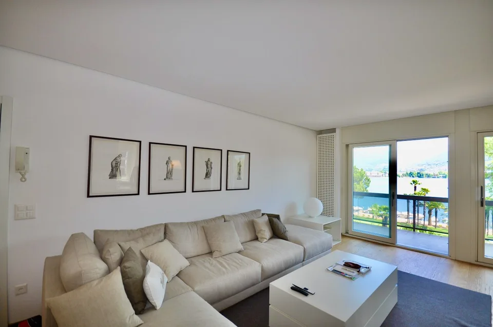 Appartamento di Lusso Vista Lago di Lugano Prima Linea a Paradiso