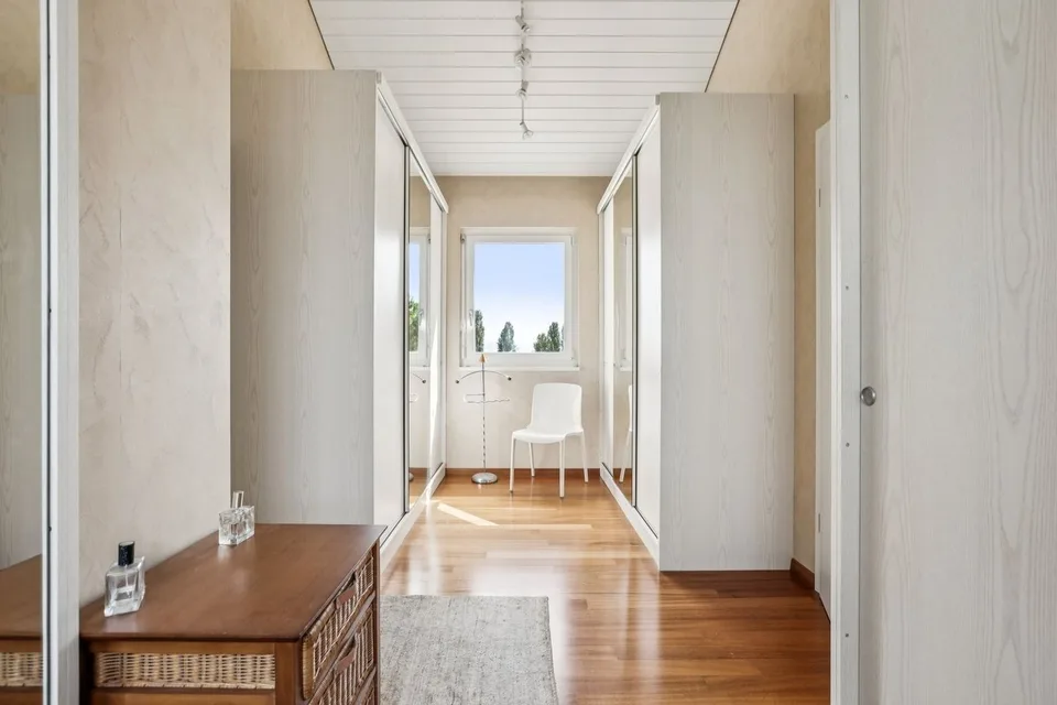 Moderne Ausnahme-Eigentum in erster Reihe am See – Foto 9 von 12