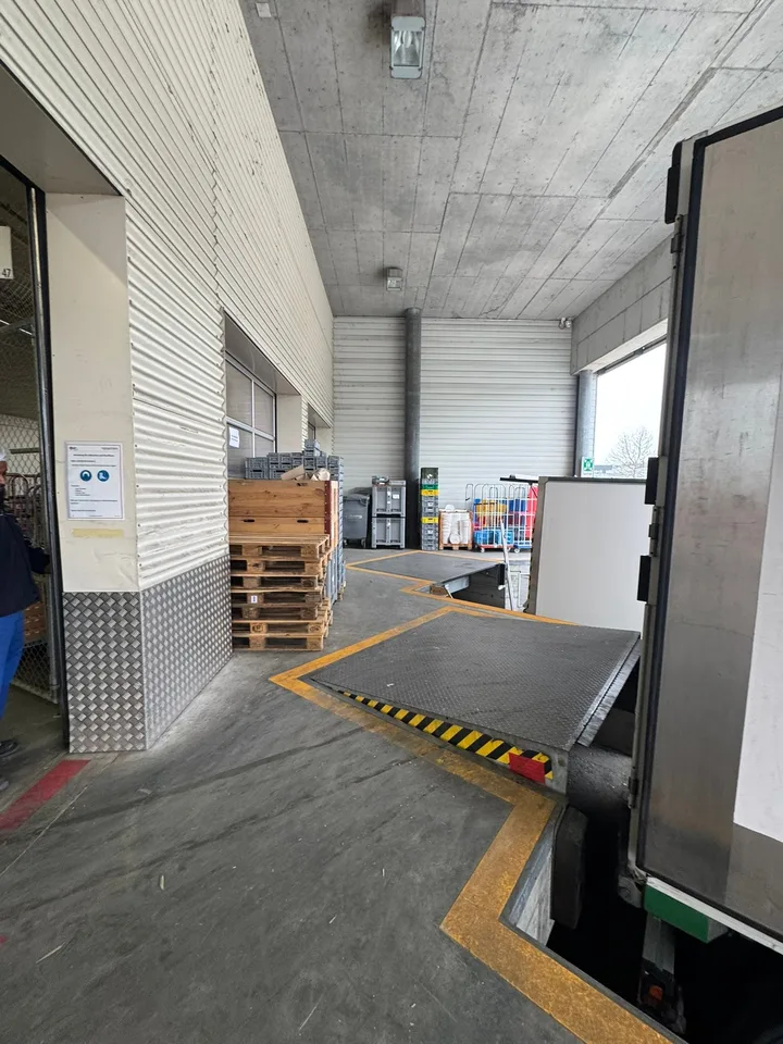 Magazzino attraente / deposito a secco a Kloten