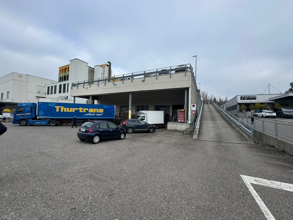 Magazzino attraente / deposito a secco a Kloten