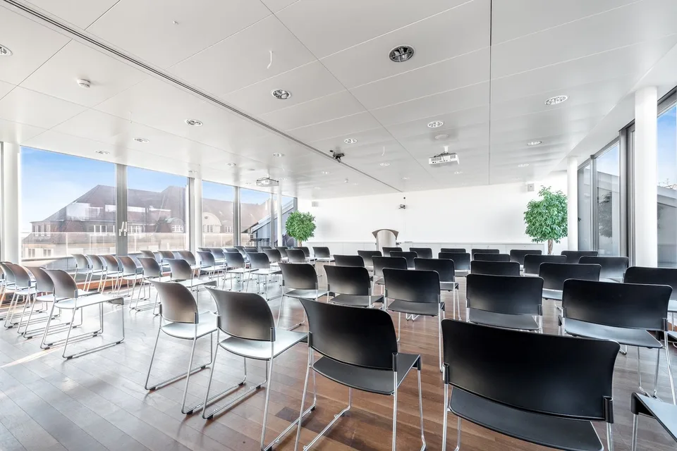 Modernes Geschäftshaus, ideal für eine Bank