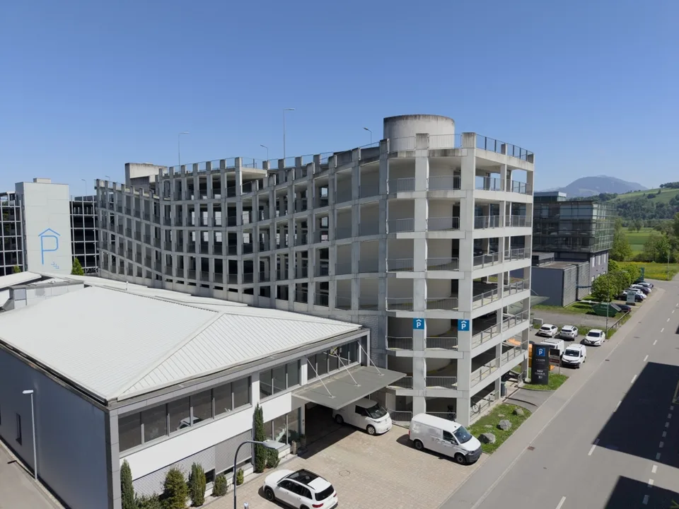 A whole floor 973 m² in Kokon I – photo 6 of 12