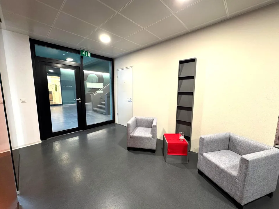 DAMMPARK: Spazio ufficio completamente sviluppato vicino alla stazione di Frick