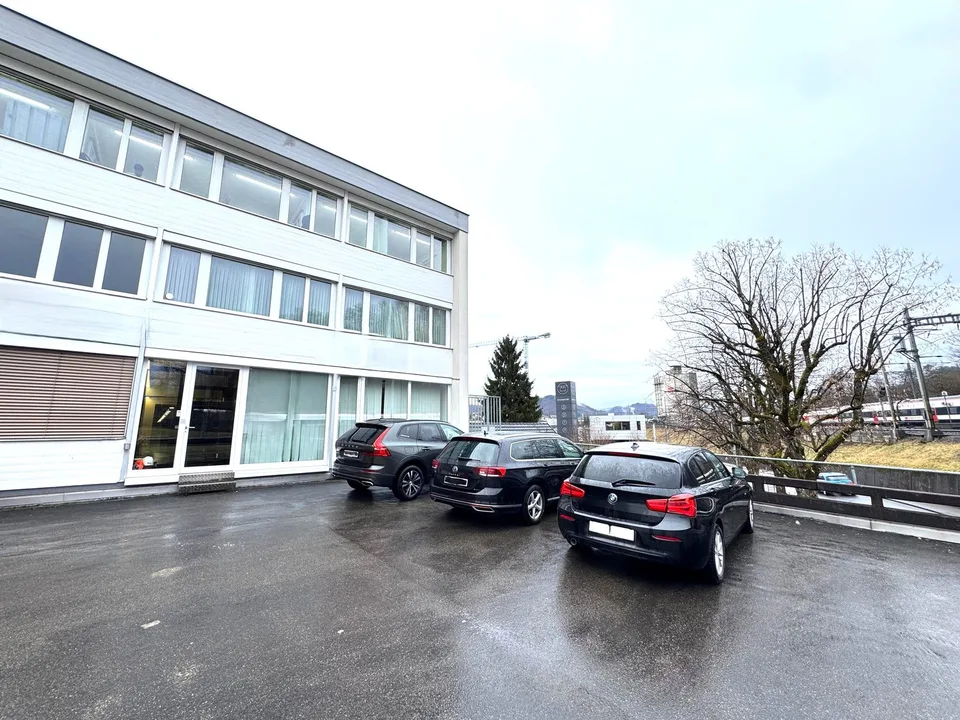 DAMMPARK: Spazio ufficio completamente sviluppato vicino alla stazione di Frick