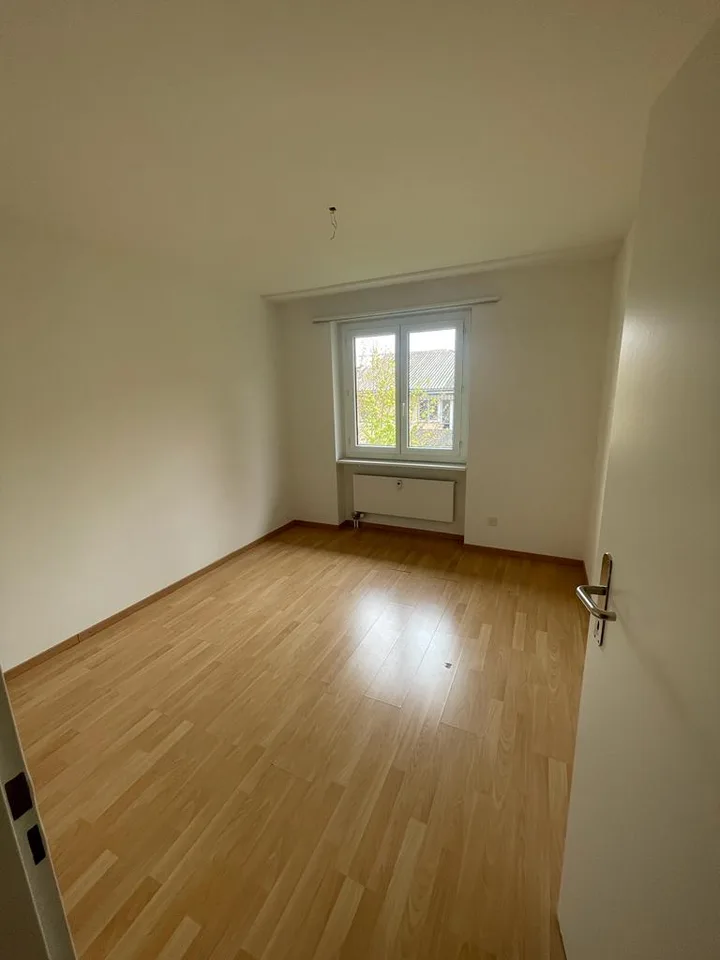Grosszügige 5.5-Zimmerwohnung in Ipsach / Spacieux appartement de 5,5 pièces à Ipsach – Foto 7 von 12