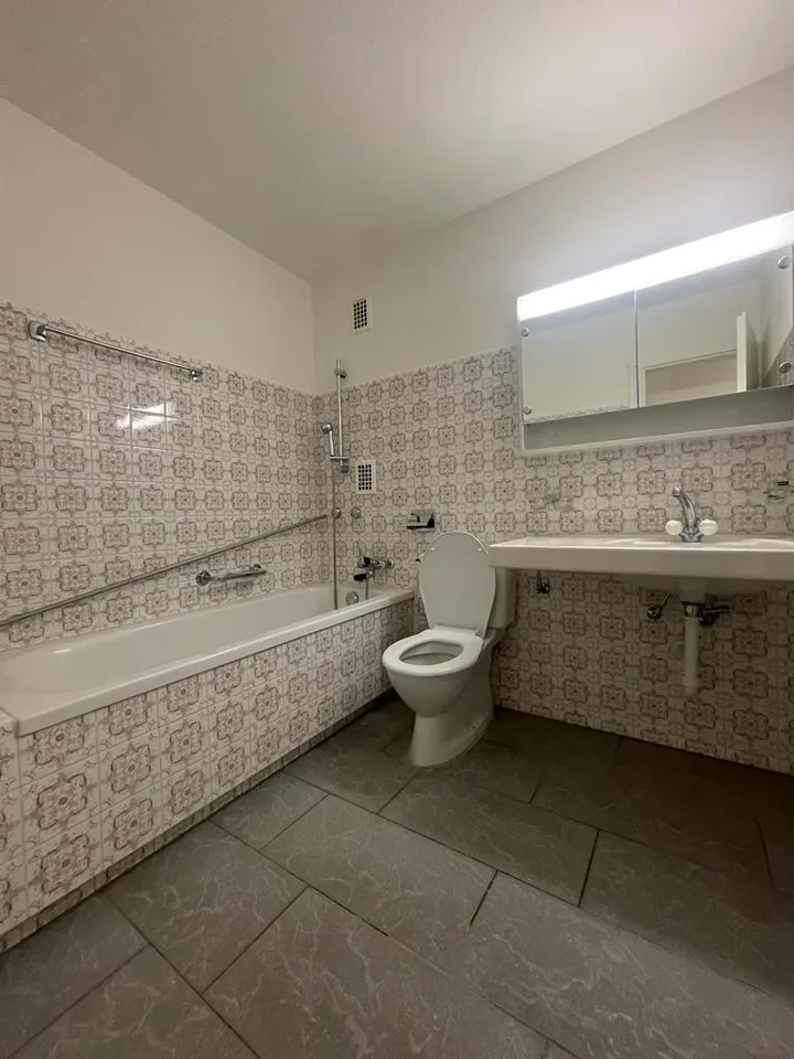 Grosszügige 5.5-Zimmerwohnung in Ipsach / Spacieux appartement de 5,5 pièces à Ipsach