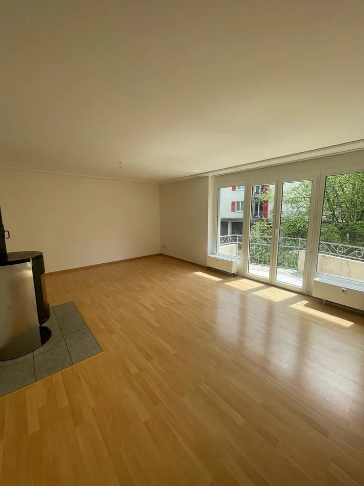 Grosszügige 5.5-Zimmerwohnung in Ipsach / Spacieux appartement de 5,5 pièces à Ipsach