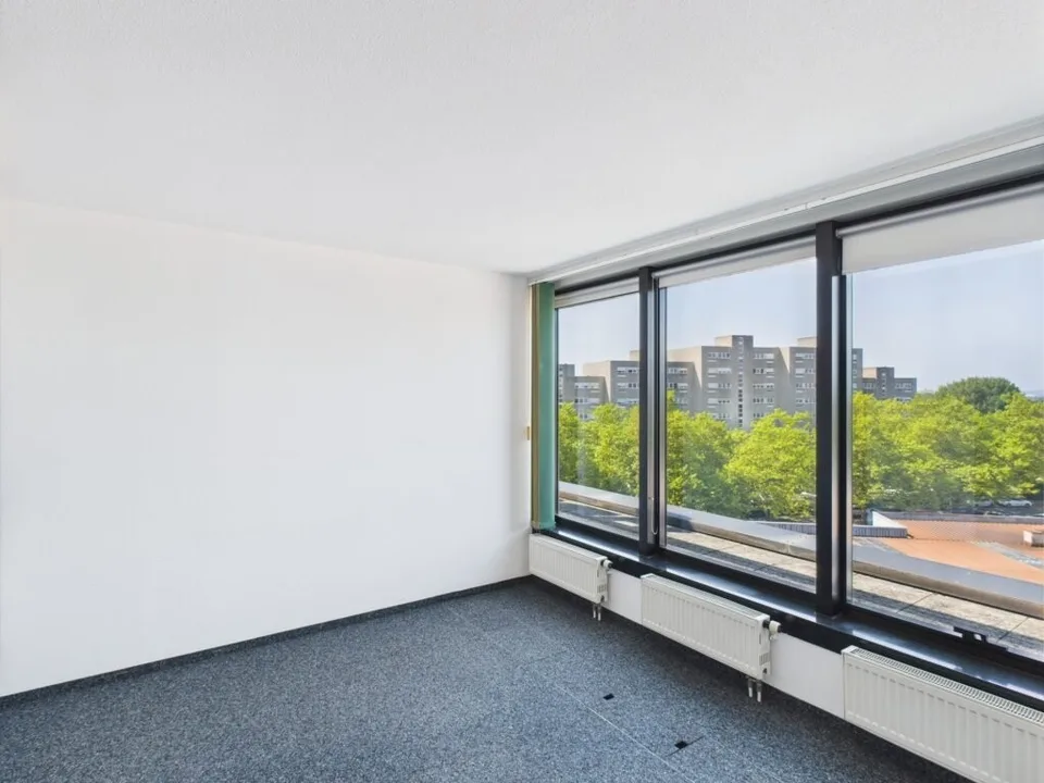 Prächtiges Büro von 249 m2 in einem Gebäude mit strategischer Lage – Foto 10 von 12