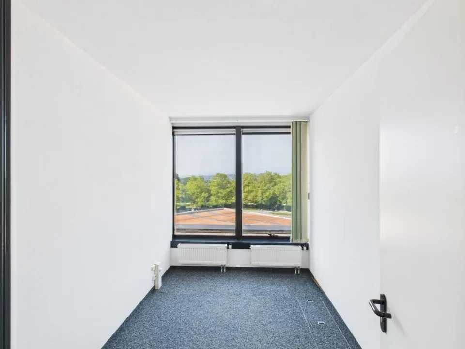 Prächtiges Büro von 249 m2 in einem Gebäude mit strategischer Lage – Foto 7 von 12